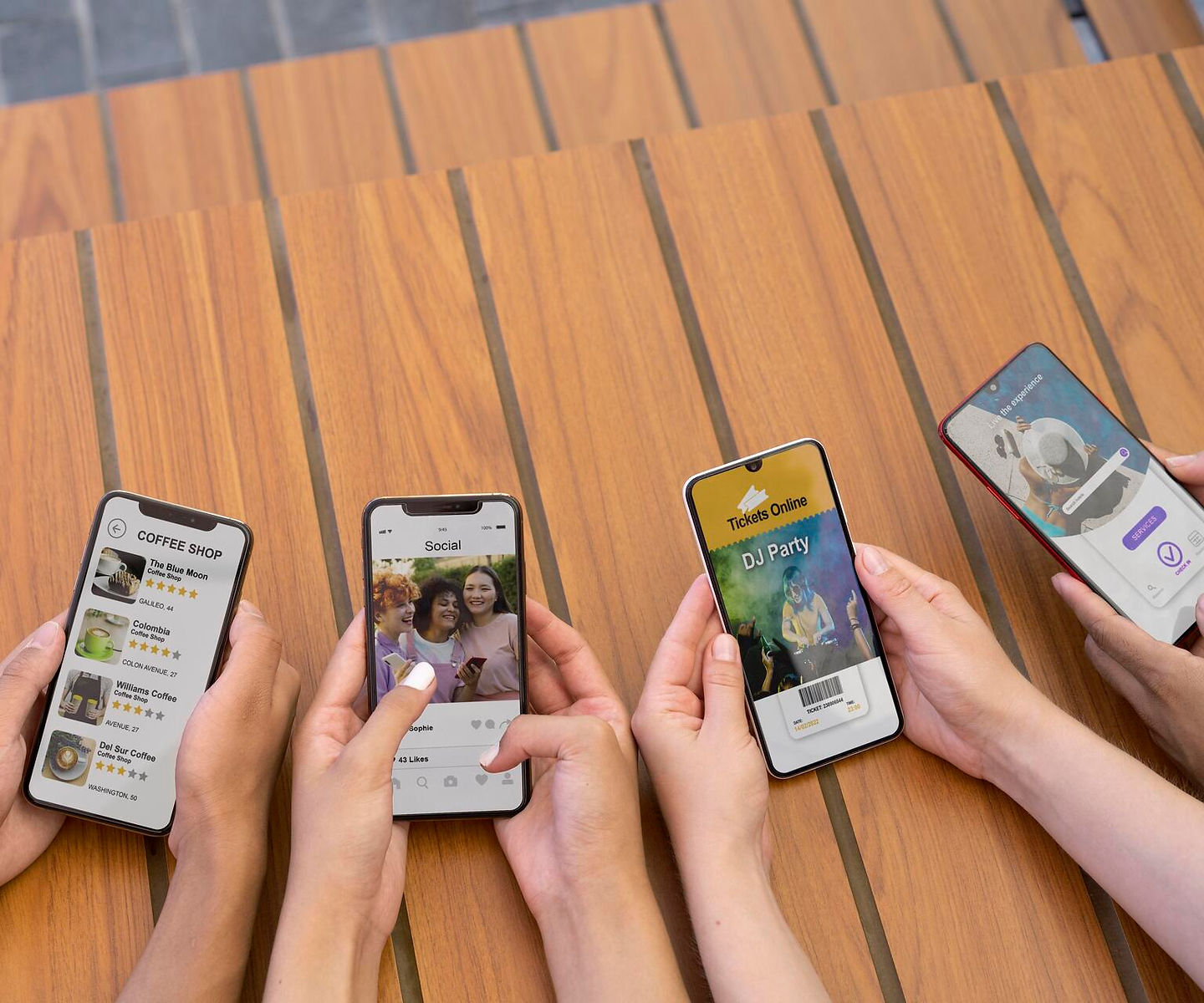 close-up-hands-holding-smartphon